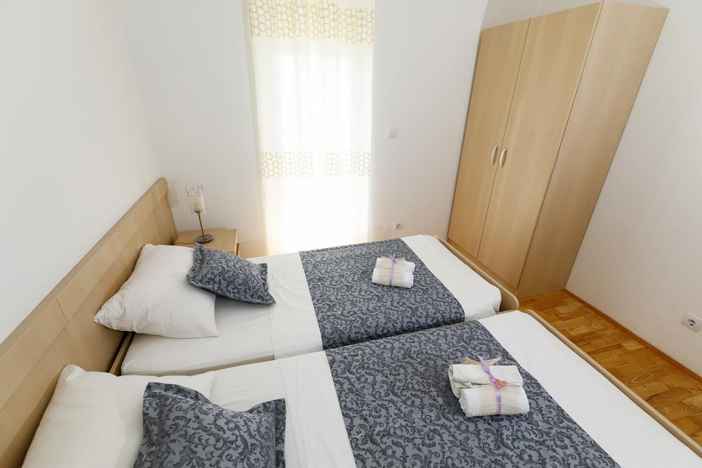 Apartments Sara & Nina Omiš Exterior foto